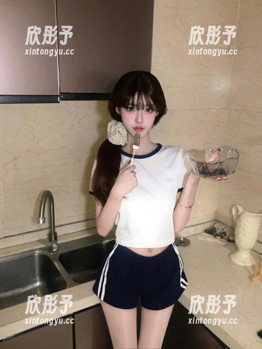 Feilin嗲囡囡 - 珍藏版SiByl李思宁JK写真原图与图包，捕捉纯真与优雅