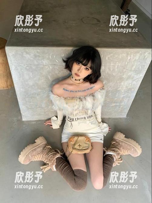 Feilin嗲囡囡 - 私拍图片里展现的御姐风范，诗诗kiki以自嘲的幽默带你飞！