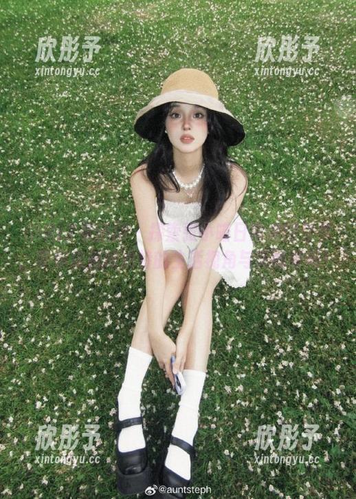 GIRLT果团网 - 探索张小喵日常美图分享，带你走进她独特的生活视角与美丽瞬间！
