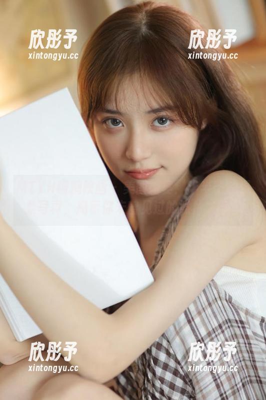 MTYH喵糖映画 - 美图盛宴：半半子的温柔写真，揭示你未曾见过的照片之美。