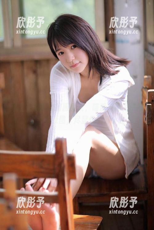 无圣光的黑丝制服美女，喵糖映画为你奉上独特原图，尽显优雅与个性