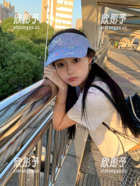 MiStar魅妍社 - 果儿Victoria最新图包上线：尽显惹火身段，御姐气质令人心动不已！