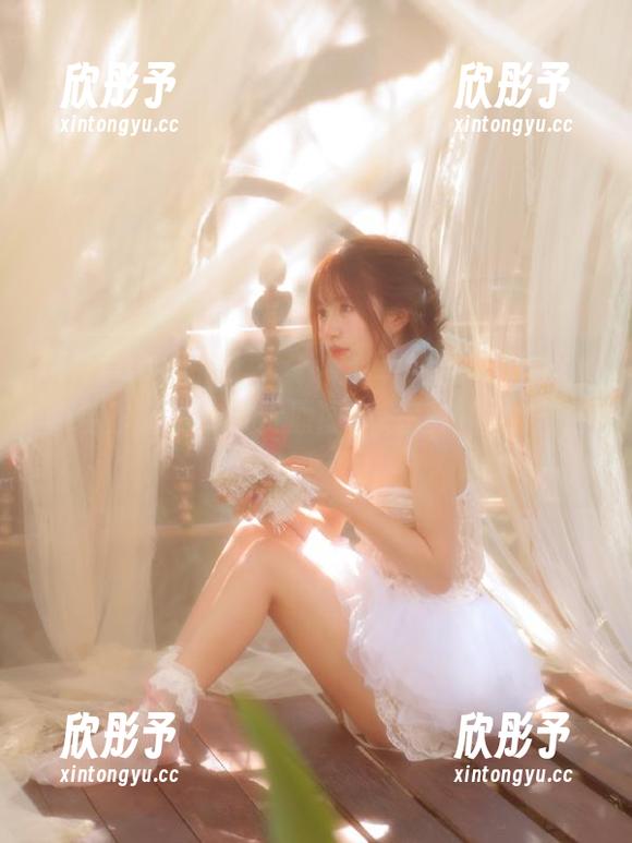 MiiTao蜜桃社 - 令人心动的佩琦Pinky泳装作品集：欣赏原图，感受青春的洋溢与活力