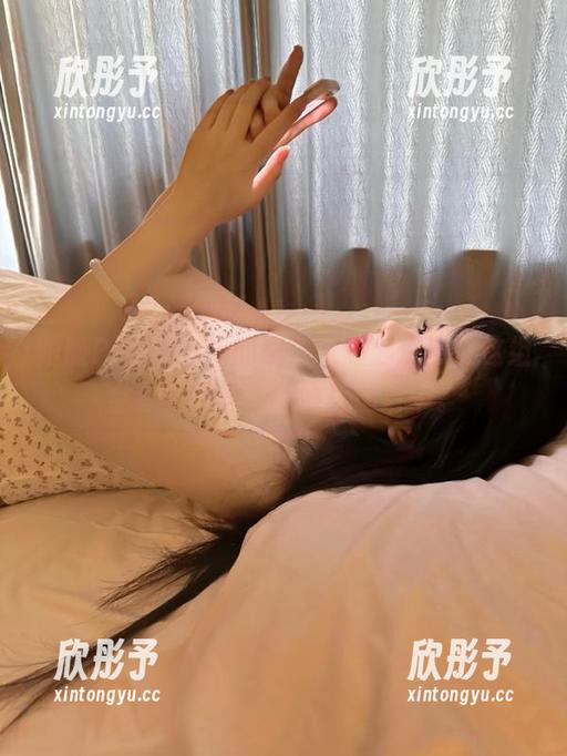 跟随PingPing的镜头，一起沉浸在这组全套八重神子的唯美图片中。