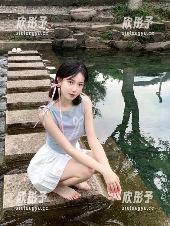 QingDouKe青豆客 - Lee小棠带来的网袜美图，在线揭晓她的“丝袜情结”爆笑瞬间！