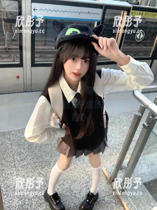 QingDouKe青豆客 - 带你领略张雨涵的长腿写真，欣赏图片中的独特风格与动感魅力