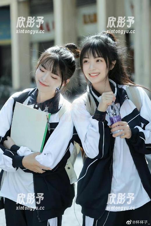 SHENSHI绅士 - 在定制写真中寻觅灵感：琳琳少女的美丽与艺术之旅