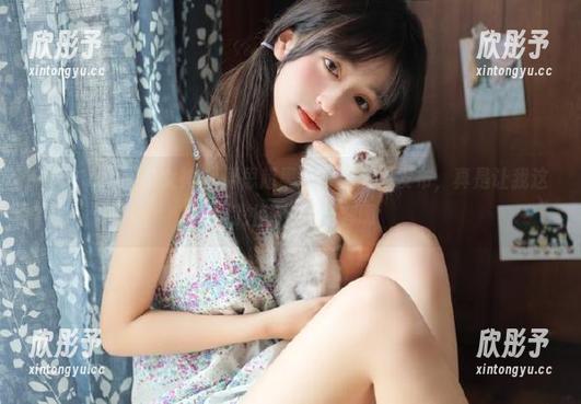 TouTiao头条女神 - 周思超黑丝写真最新发布，真是让我这个门外汉无地自容啊
