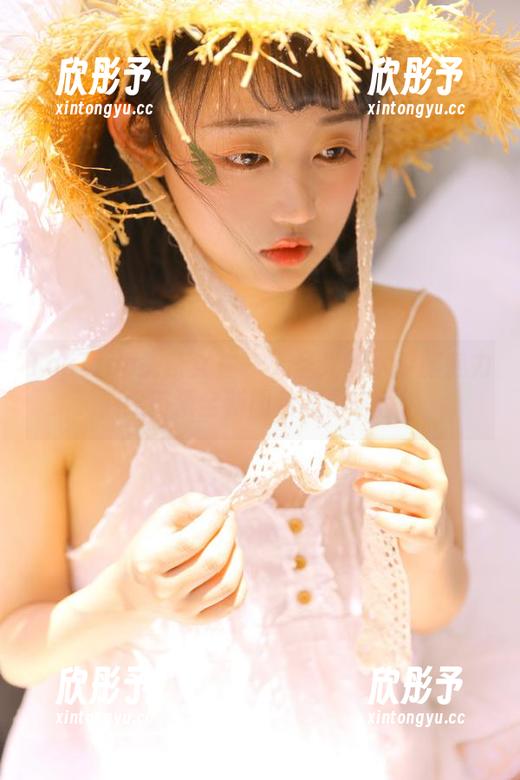TouTiao头条女神 - 无圣光的水手服魅力，梁芮溪全新图包等你来解锁