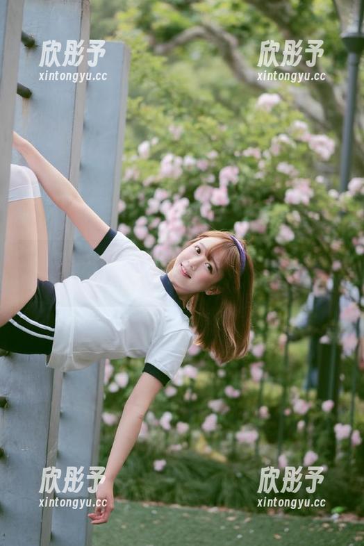 UGirls尤果网 - 乔依琳独特的圣诞魅力：高清写真集中传达的节日心情