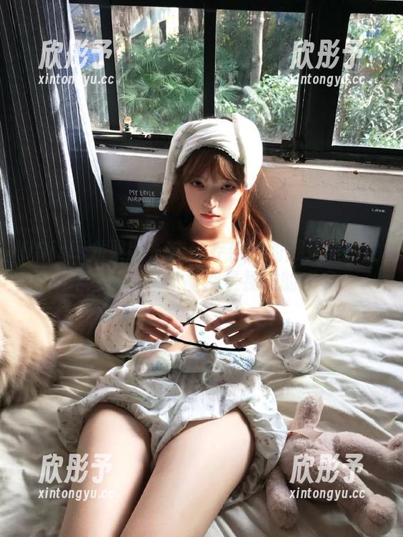 UGirls尤果网 - 走进乔依琳的御姐美图世界：每一幅作品都是视觉的盛宴