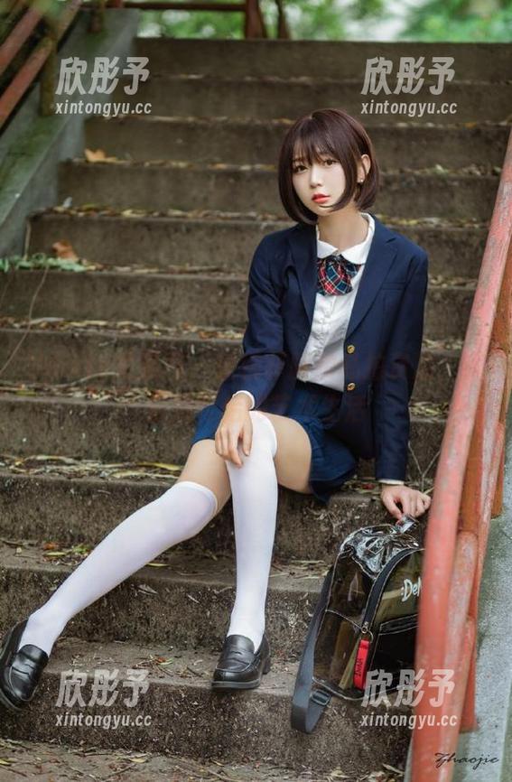 UGirls尤果网 - 张栩菲厨娘私拍资源，探索她背后的艺术生活