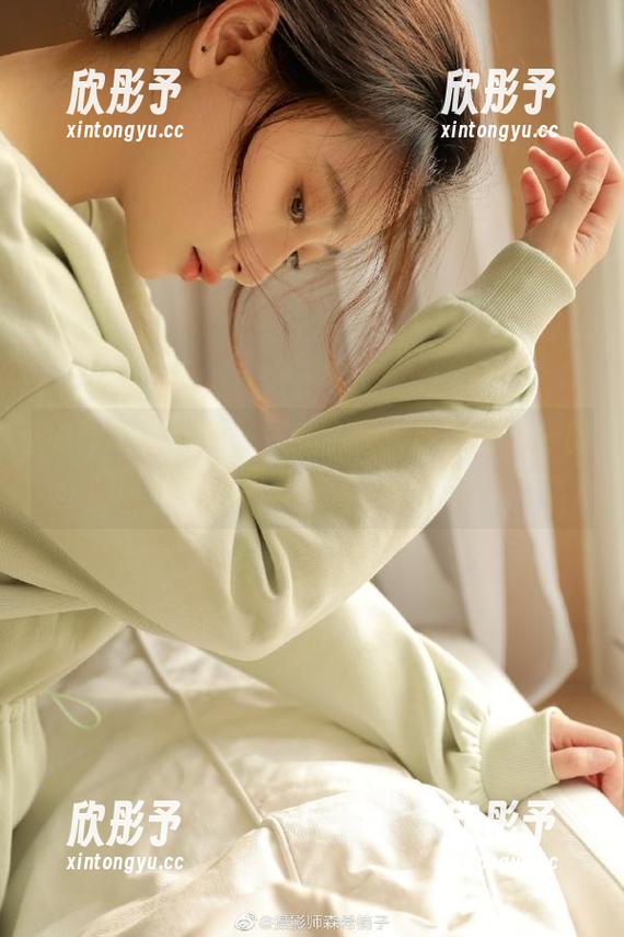 UGirls尤果网 - 一睹为快：韩沫瑜水手服原图与全新更新奉上，不容错过！