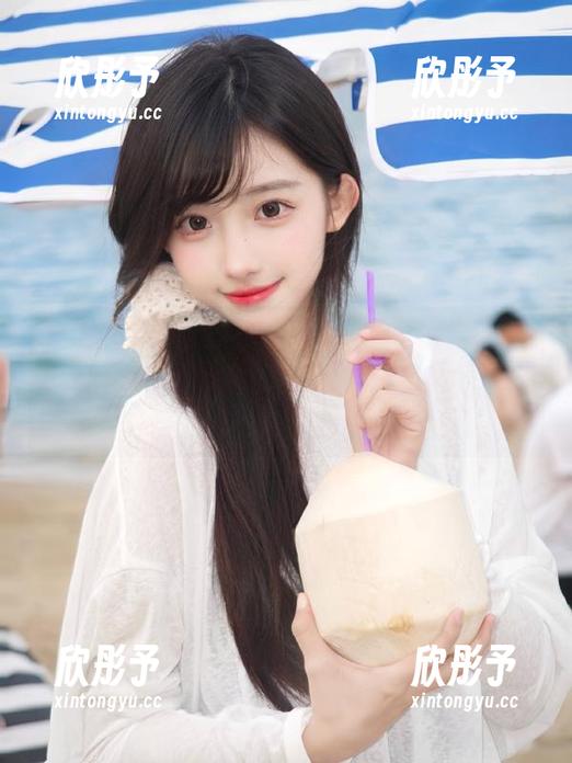 XIAOYU语画界 - 火热登场！蜜桃酱最新作品少女写真，展现甜美与激情的完美结合！