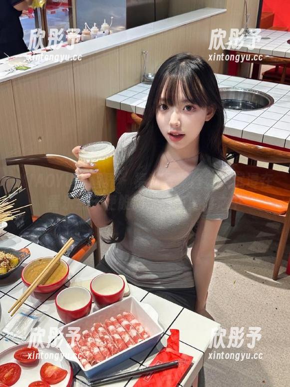 XIAOYU语画界 - 福利写真盛宴：沉浸在黄乐然天使般的优雅与魅力之中