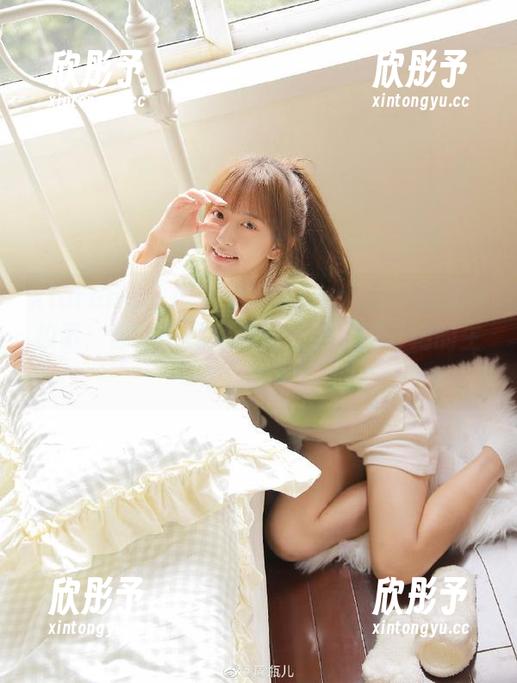 Xiuren秀人网 - 走进Demon瑶瑶的眼镜故事：独家原图和美丽壁纸，揭开她的生活与时尚！