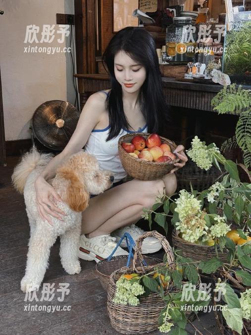 Xiuren秀人网 - 夏小秋秋秋皮衣写真集，高清照片捕捉她不一样的性感与风韵