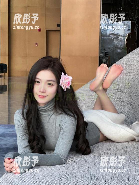 Xiuren秀人网 - 浅浅Danny穿红裙：梦幻原图合集，捕捉每一份灵动