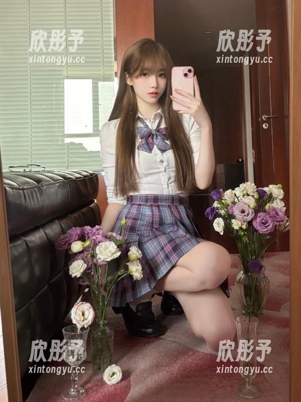 Xiuren秀人网 - 全套白裙图集：甜七七展现不一样的优雅与时尚，尽在这里