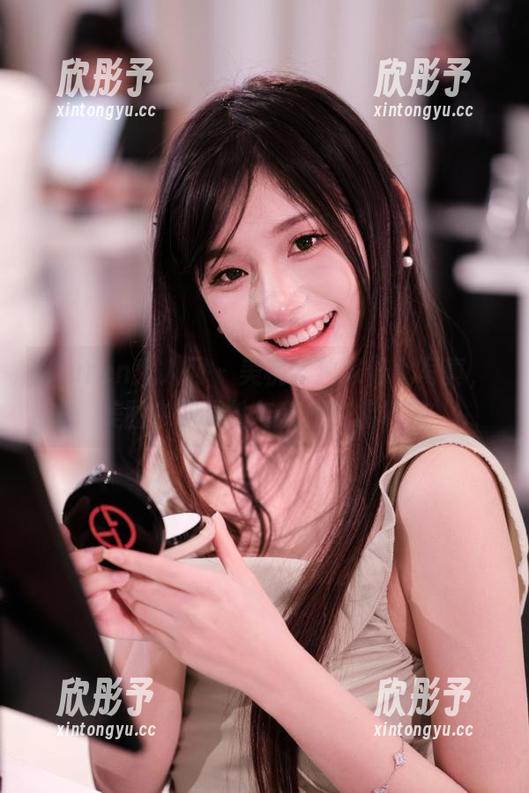 Xiuren秀人网 - 美桃酱独家修女写真，美图中的灵性与美感交相辉映