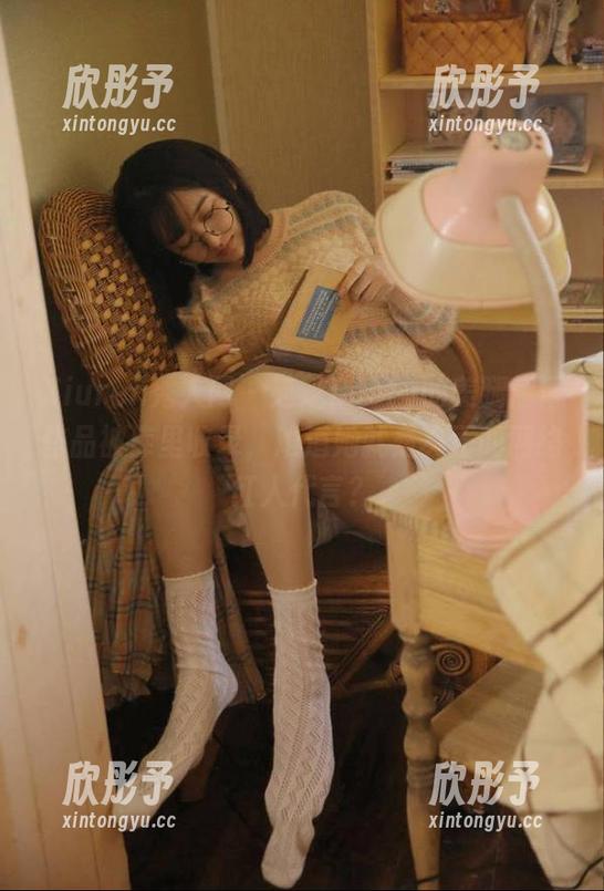 Xiuren秀人网 - 芝芝Booty的美腿翘臀作品被库里收录，难道她就是真正的网络红人代言？