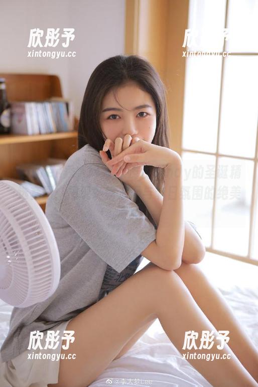 Xiuren秀人网 - 颜浅浅Cindy的圣诞精选套图：展现冬季浪漫与节日氛围的绝美写真