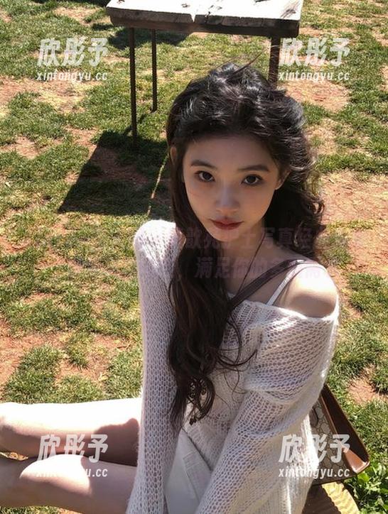 Xiuren秀人网 - 黄歆苑护士写真经典合集，壁纸风格多变，满足你的多重需求