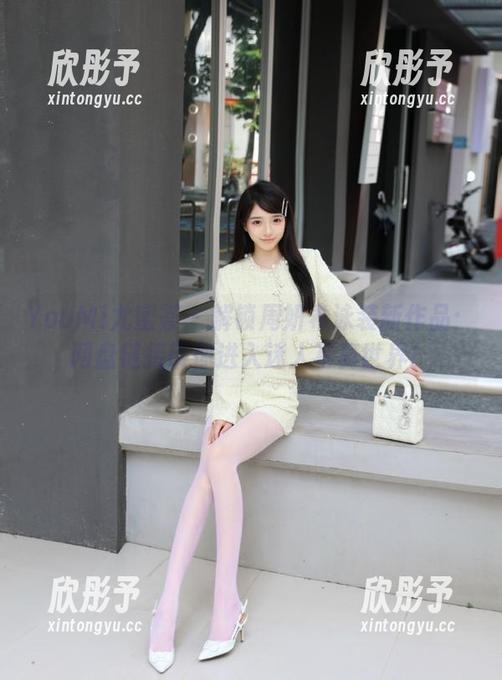 YouMi尤蜜荟 - 解锁周妍希泳装新作品：网盘链接带你进入迷人写真世界！