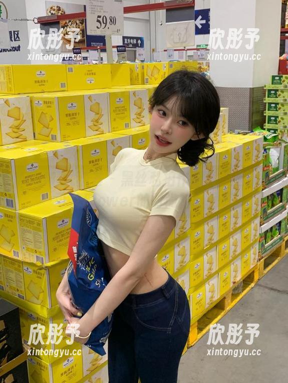YouMi尤蜜荟 - 黑丝私拍作品集：走进朱可儿Flower的时尚梦幻世界