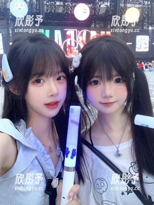 YouMi尤蜜荟 - 泳池瑜伽诱惑的朱可儿：优美姿态下的原图写真作品赏析