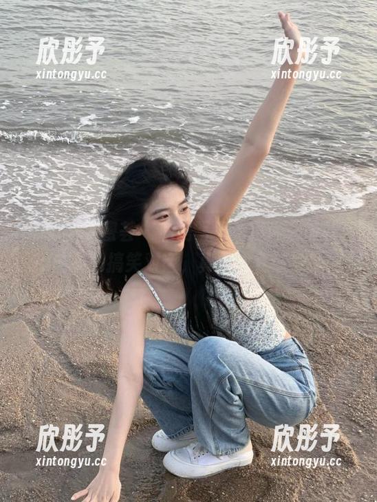 YouMi尤蜜荟 - 私房写真新风尚，黄歆苑用内衣和搞笑对话，真是太有创意了！