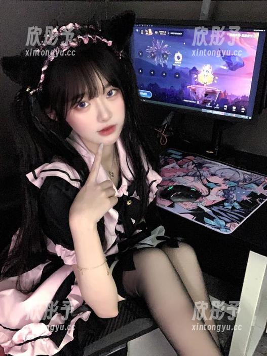 原图与合集双重享受：asagiriai(爱ちゃん)在巫女服中的神秘自我盛宴！