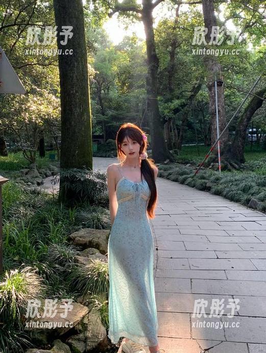 丽柜 - 悠悠毛衣写真合集：高清美图中的温暖与诗意