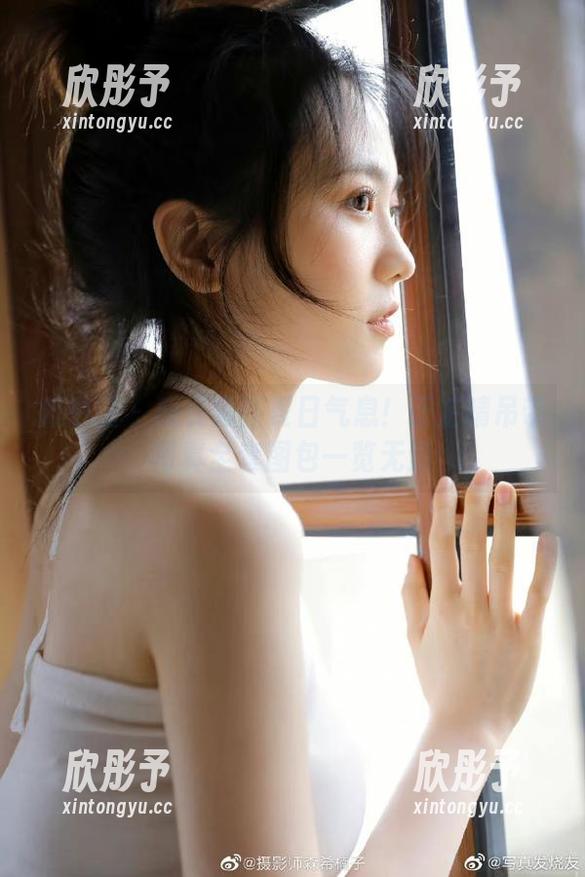 微密圈 - 感受清新夏日气息！于芷晴吊带写真全套图包一览无遗