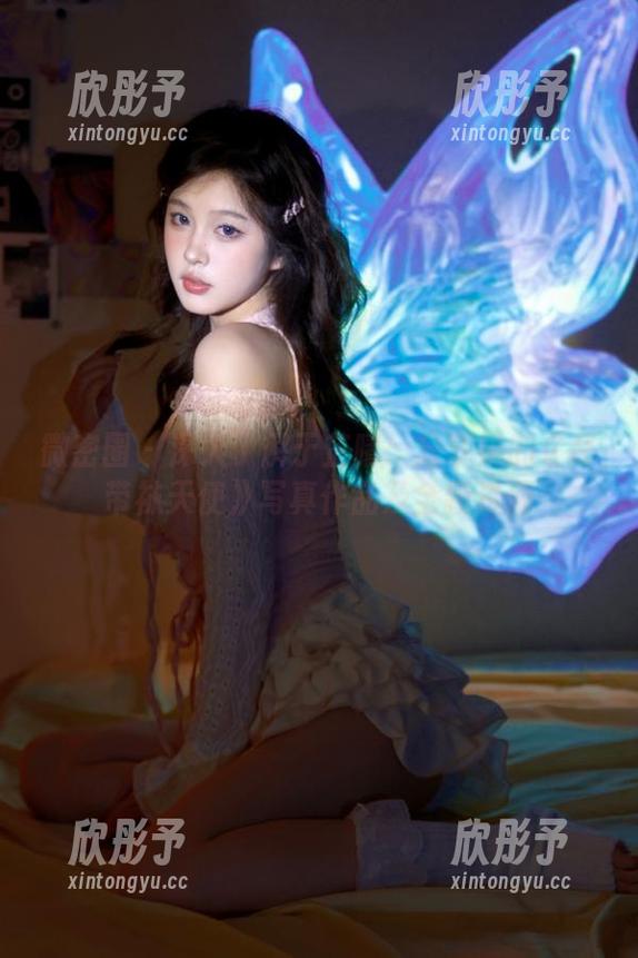 微密圈 - 深入了解于芷晴：分享她的《吊带袜天使》写真作品及全新资源