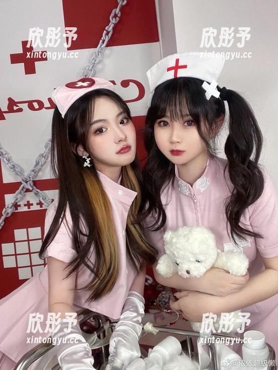 摄影师眼中的依依超级懒，OL2原图与套图展示她的真实魅力