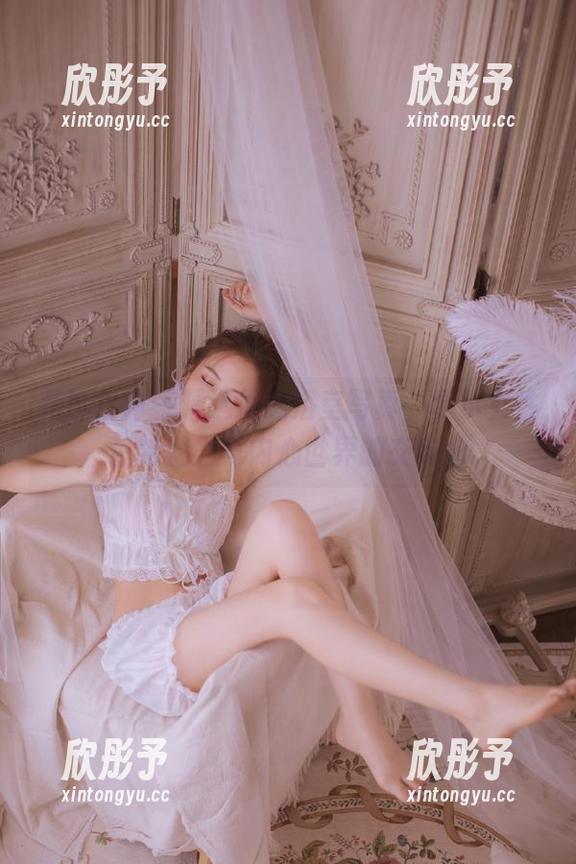 克拉女神 - 精选周迪浴室写真，展示女性独特魅力与内心世界的交响曲