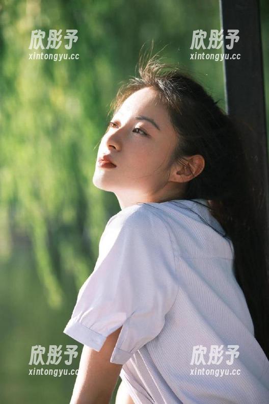 克拉女神 - 心灵映像：观看“忆之护士”的写真，感受生命与爱的力量
