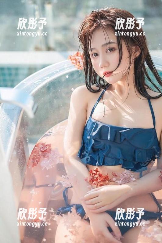 克拉女神 - 泳池边的慕菲：以原图合集呈现我的自嘲与激情！