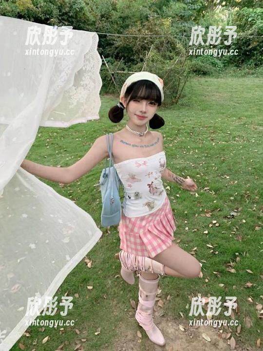 克拉女神 - 珊珊女神写真大揭秘，最新更新尽在你的指尖！