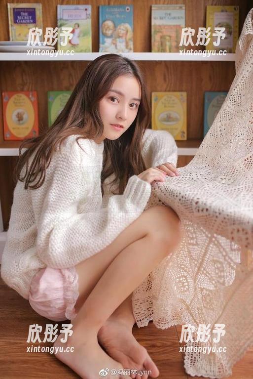 克拉女神 - 高子琁的女孩写真之旅：美图与照片交织的美好回忆