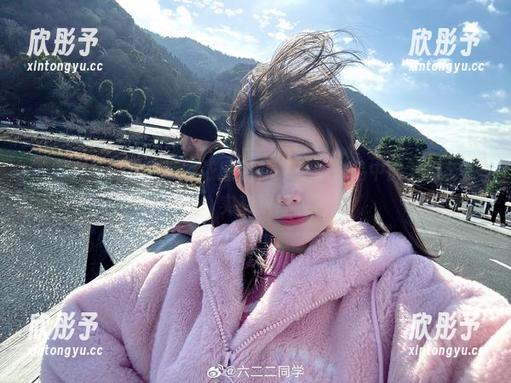 下载六二二同学鹿昭依图包，感受她作品中的梦幻与现实交织！