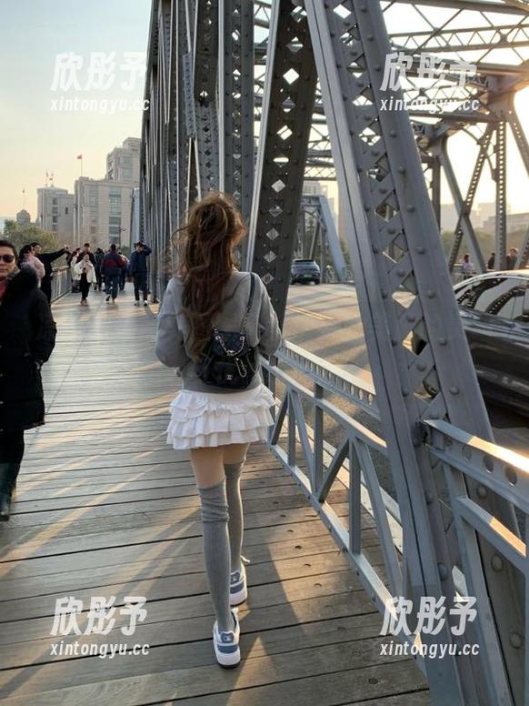 凉凉子精美美图图集，捕捉她美脚的灵动与优雅瞬间！