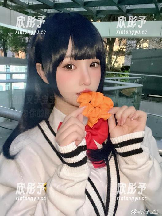 追随叉子宝宝的背带裤系列，解锁炫酷cos，为你的图册增添不一样的魅力和风格！
