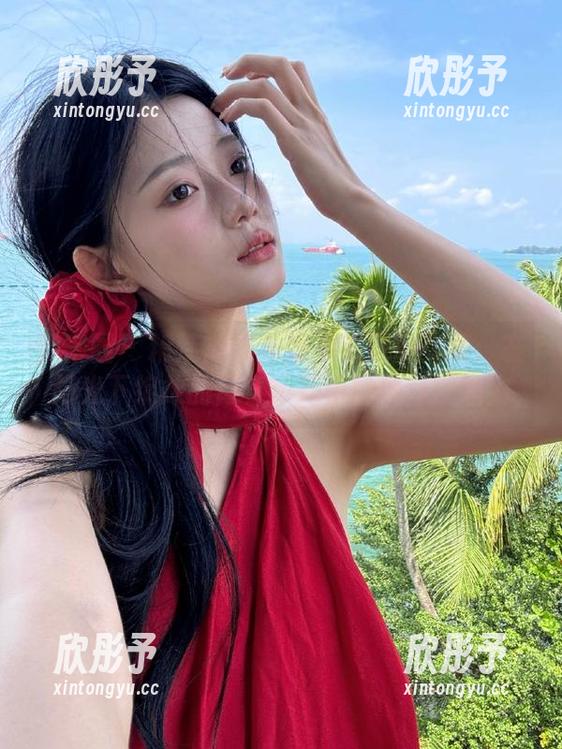 微密圈 - 精选周妍希奶牛主题写真集：在阳光下绽放的青春，揭示她独特的魅力