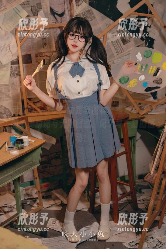 走进咬人小小兔的定制图集，探索小灰兔的唯美瞬间与无限创意，记录每一刻的感动！
