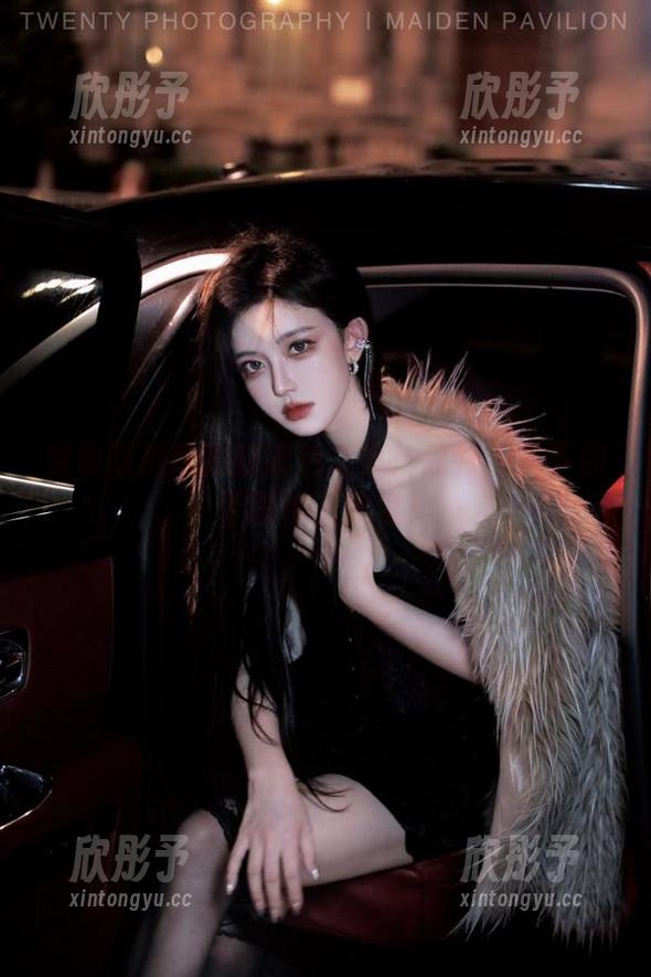 解锁喵糖映画的蓝色之夏：独特视角下的原图作品欣赏！