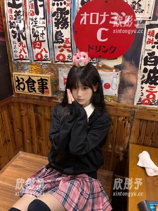 从喵糖映画带来的私人享受，jk白无本图包更是让你陶醉其中的完美私房艺术