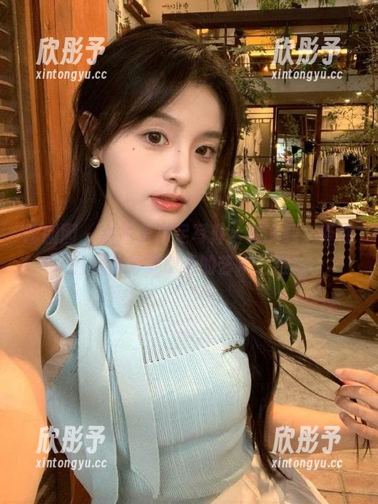 嗲囡囡 - 桃香子裸足写真全集下载，带你轻松体验梦幻般的艺术之旅！