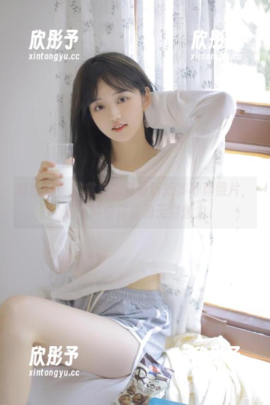 嗲囡囡 - 欣赏江念鱼最新短裤写真照片，感受青春洋溢的无穷魅力